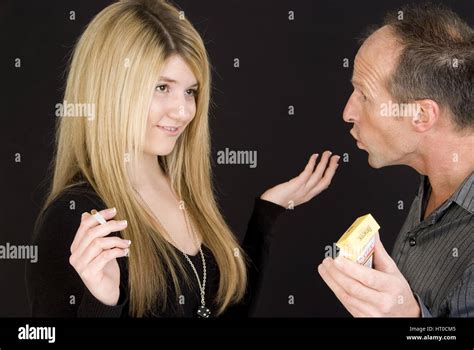 Eis in der Fotze! Blondes Girl eiskalt beim Wichsen erwischt